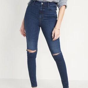 NWT Old Navy Extra High-Waisted Rockstar Super-Skinny Jeans - 20-22